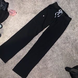 FIGS Kade Cargo scrub pants NWOT (black)